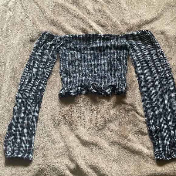 Ardene medium off the shoulder blouse - Picture 1 of 2